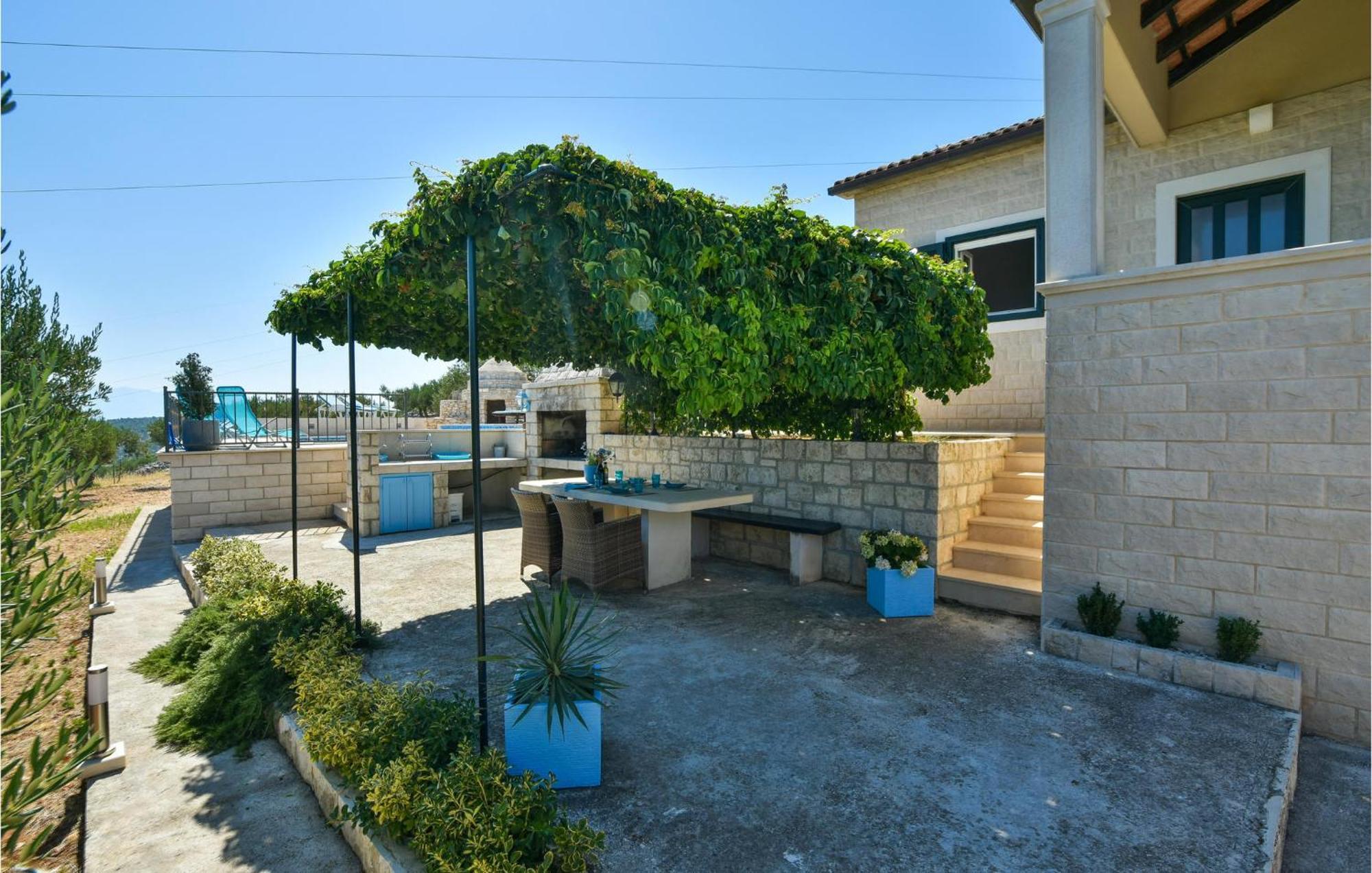 Pet Friendly Home In Postira With Wifi Экстерьер фото