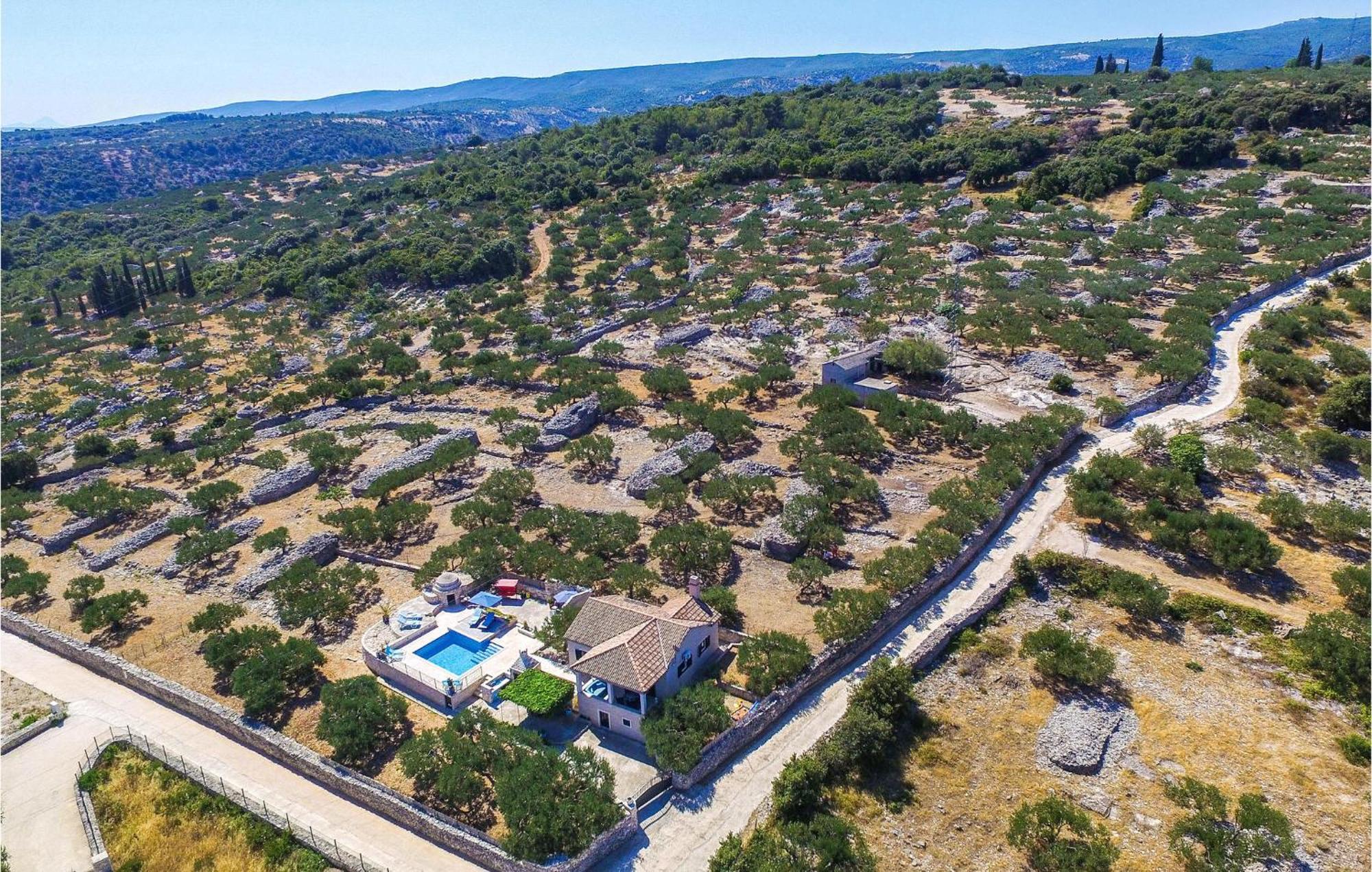 Pet Friendly Home In Postira With Wifi Экстерьер фото